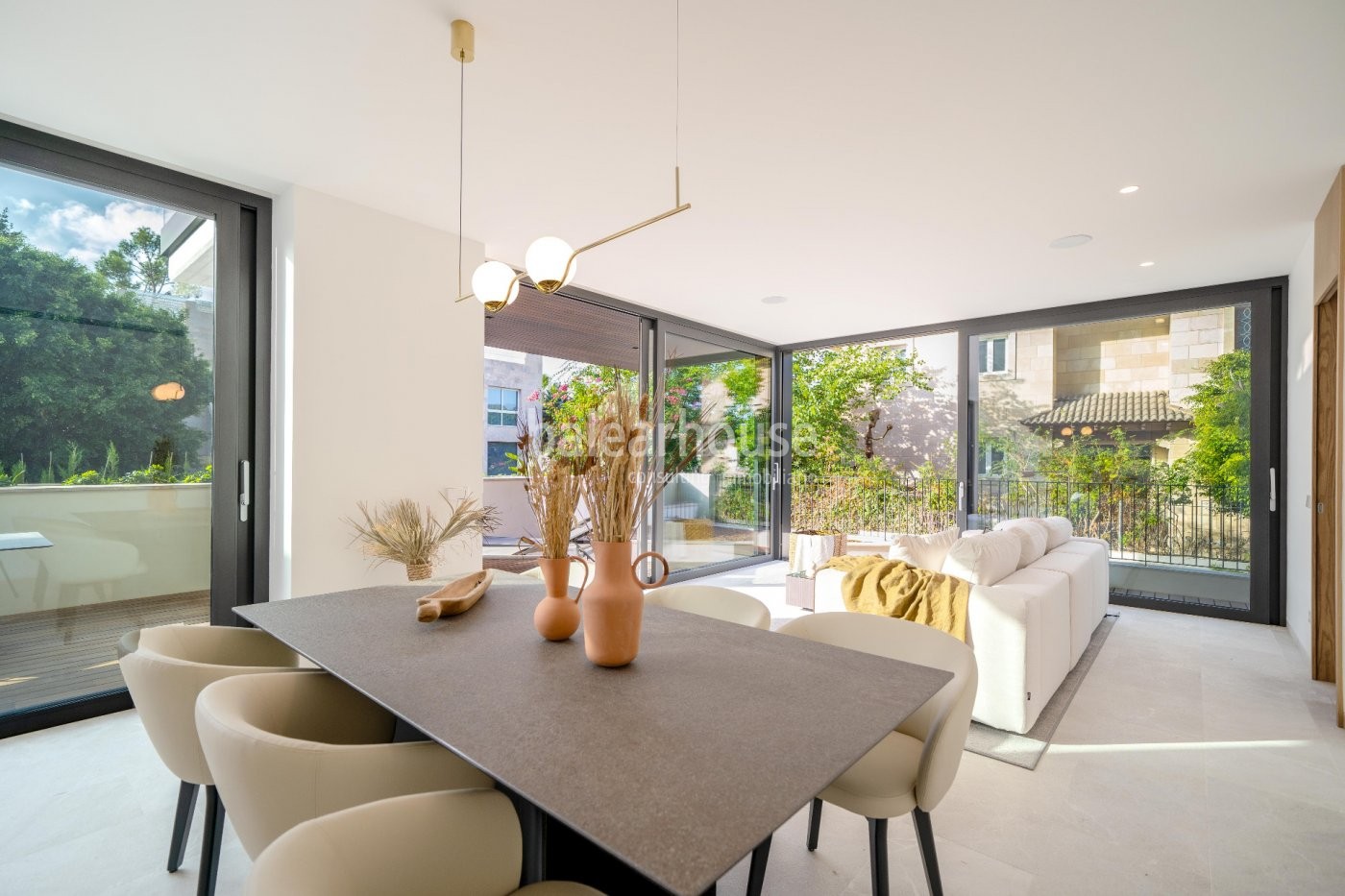 Modern newly built ground floor apartment in Palma with large outdoor garden and terraces