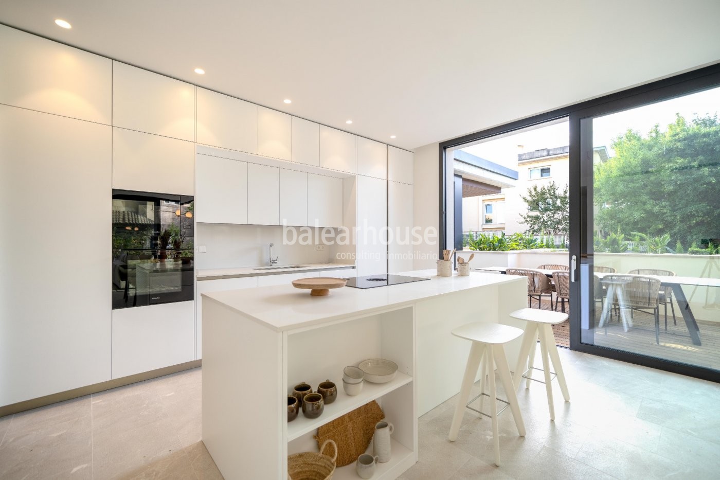 Modern newly built ground floor apartment in Palma with large outdoor garden and terraces