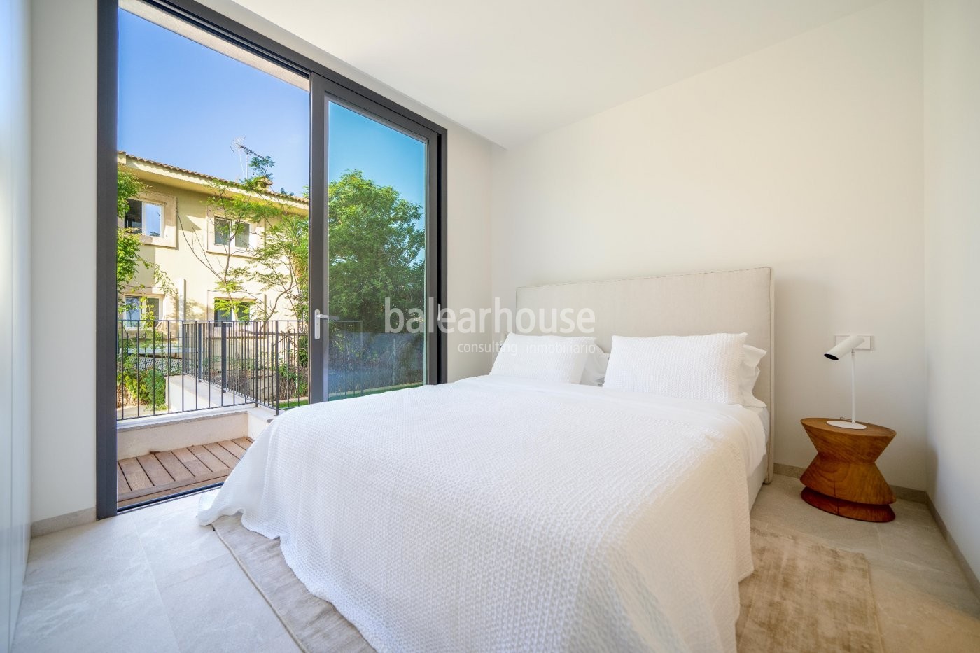 Modern newly built ground floor apartment in Palma with large outdoor garden and terraces