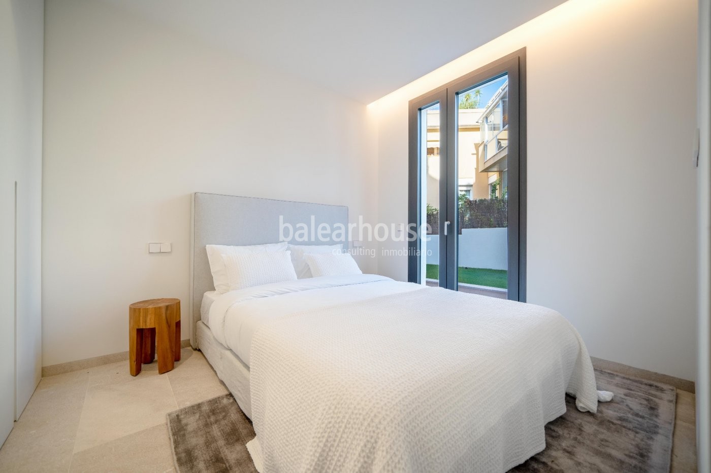 Modern newly built ground floor apartment in Palma with large outdoor garden and terraces