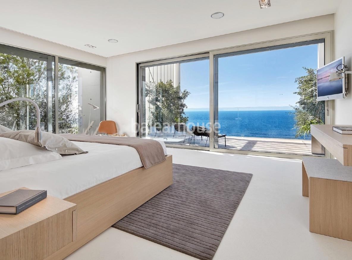 EXCLUSIVE. Spectacular seafront villa in Port Adriano; luxury and design at the highest level.
