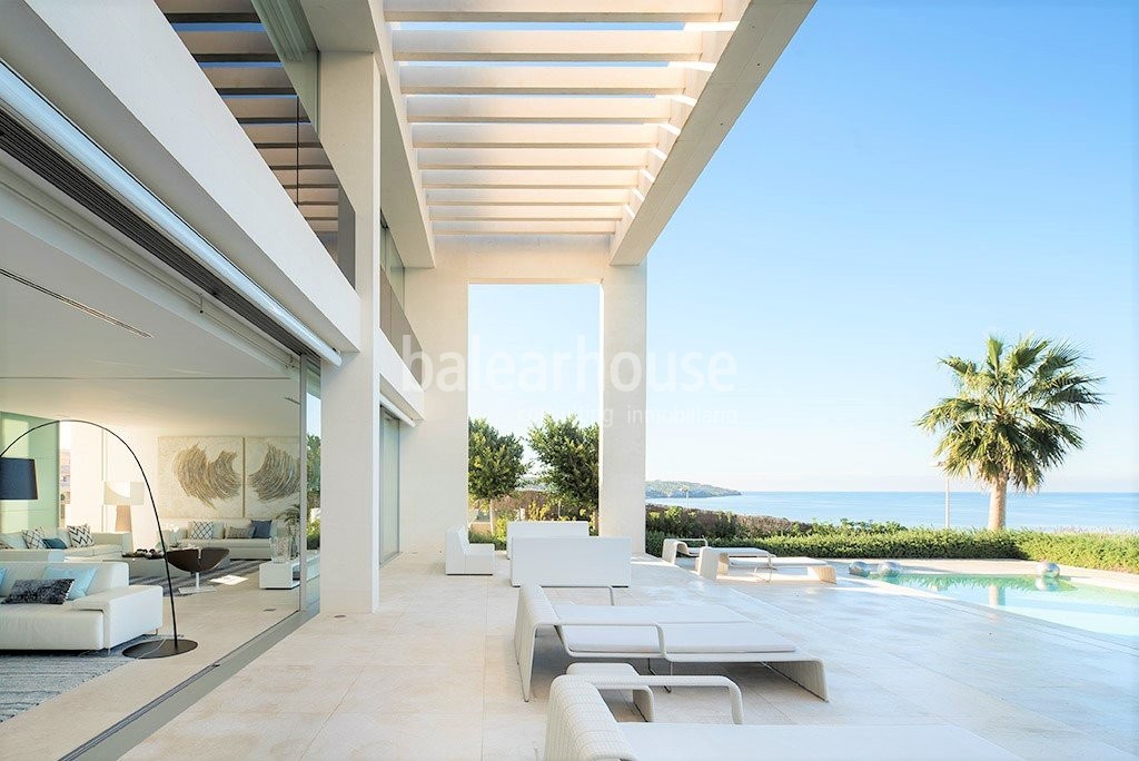 Große moderne Villa direkt am Meer mit Urlaubsgenehmigung und spektakulären Sonnenuntergängen