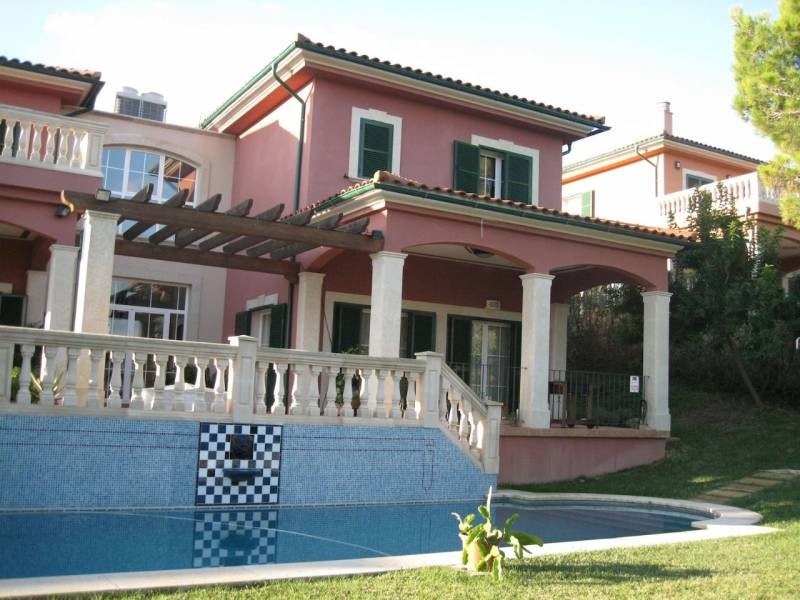 SCHÖNE FAMILIENVILLA MIT GARTEN UND MEERBLICK IN CALA VINYAS