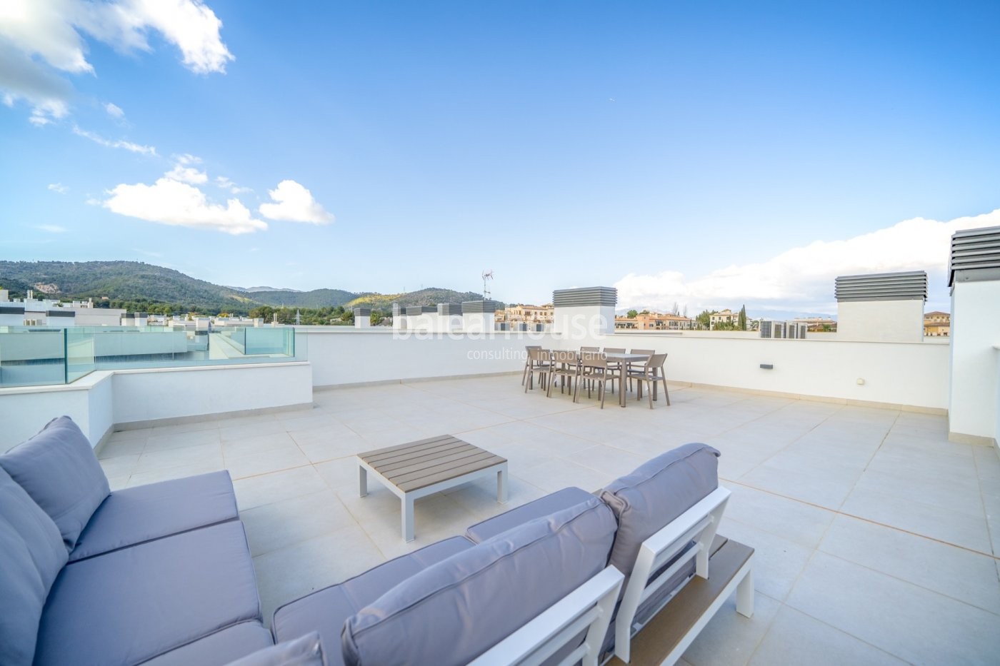 Fantastic penthouse with private solarium in a well-kept complex close to the golf course in Palma