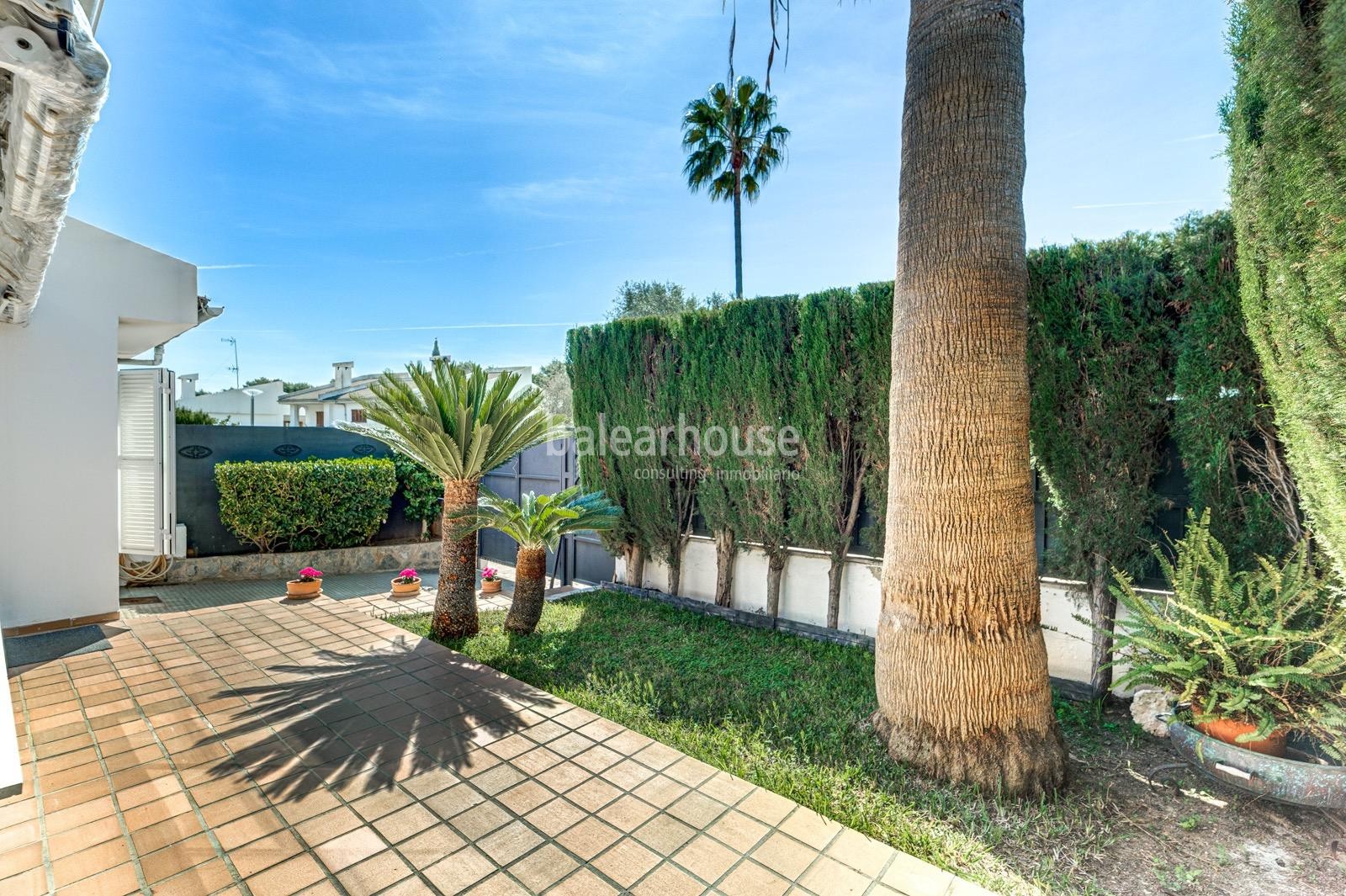 Ausgezeichnete Südlage Haus mit Terrassen und Garten in der grünen Gegend von Sa Teulera in Palma.