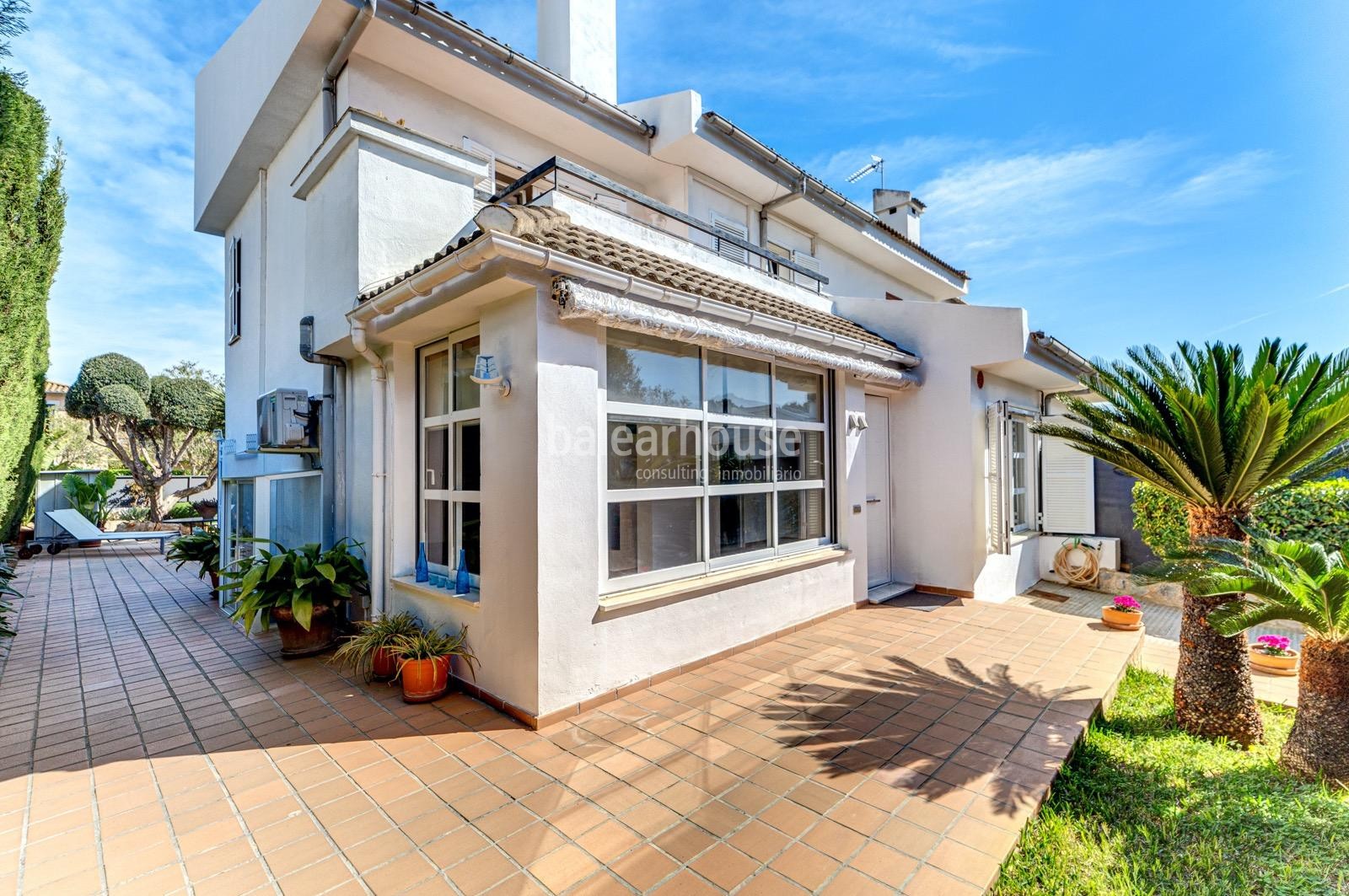 Excellent south facing house with terraces and garden in the green area of Sa Teulera in Palma.