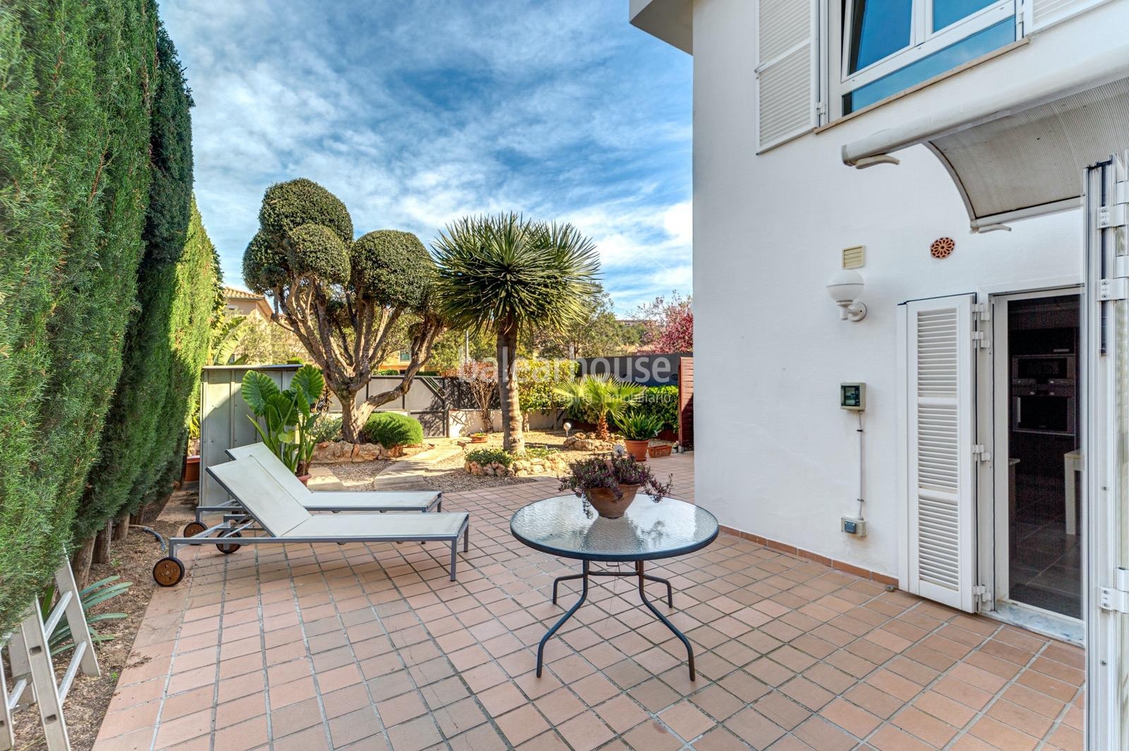 Excellent south facing house with terraces and garden in the green area of Sa Teulera in Palma.