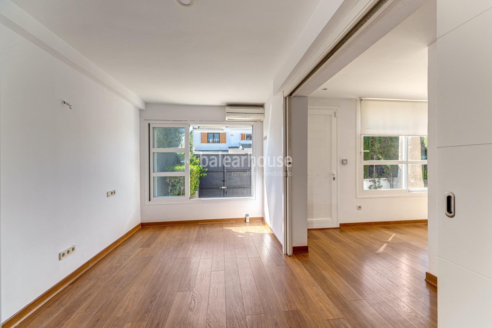 Excellent south facing house with terraces and garden in the green area of Sa Teulera in Palma.