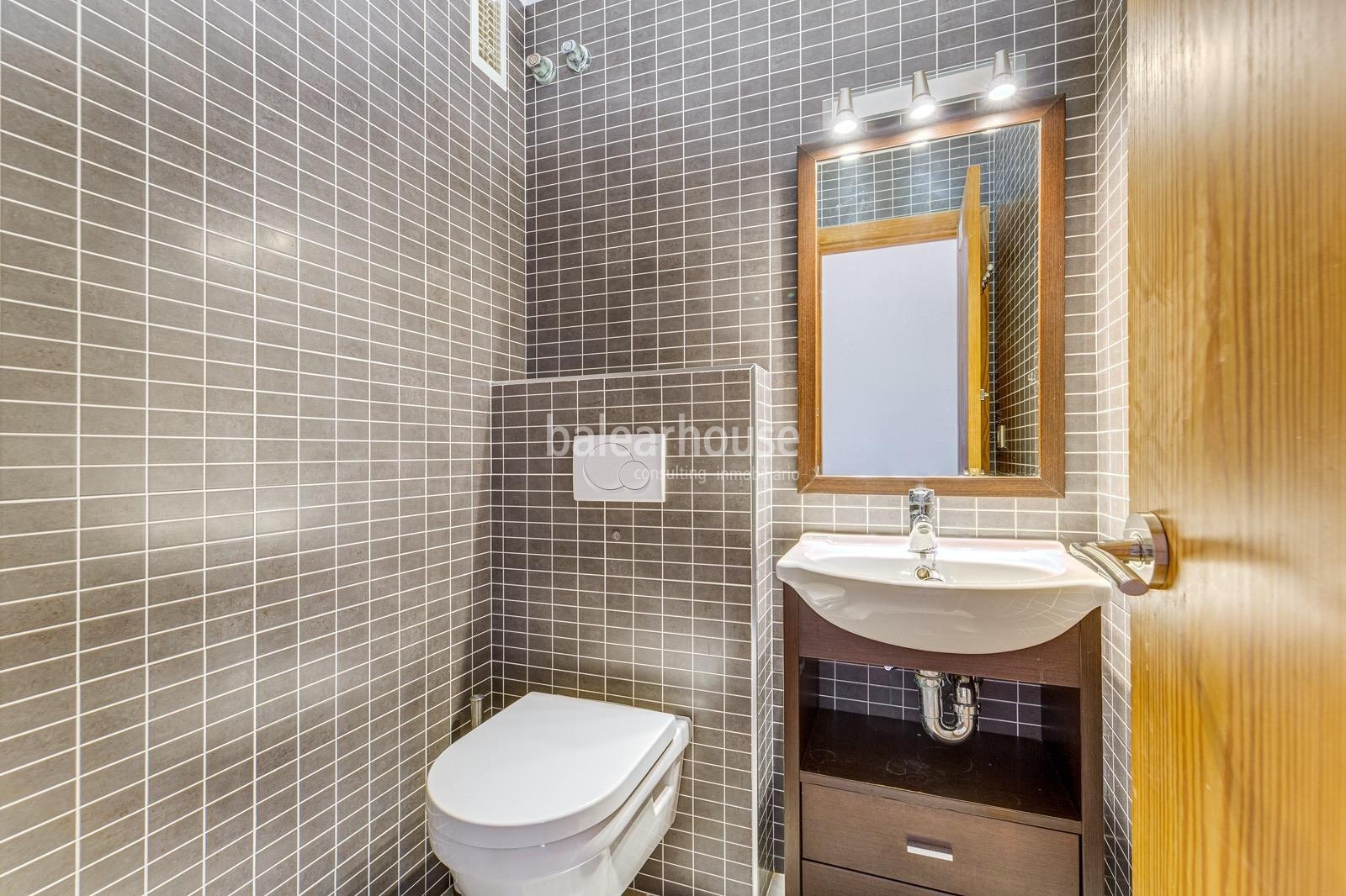 Excellent south facing house with terraces and garden in the green area of Sa Teulera in Palma.