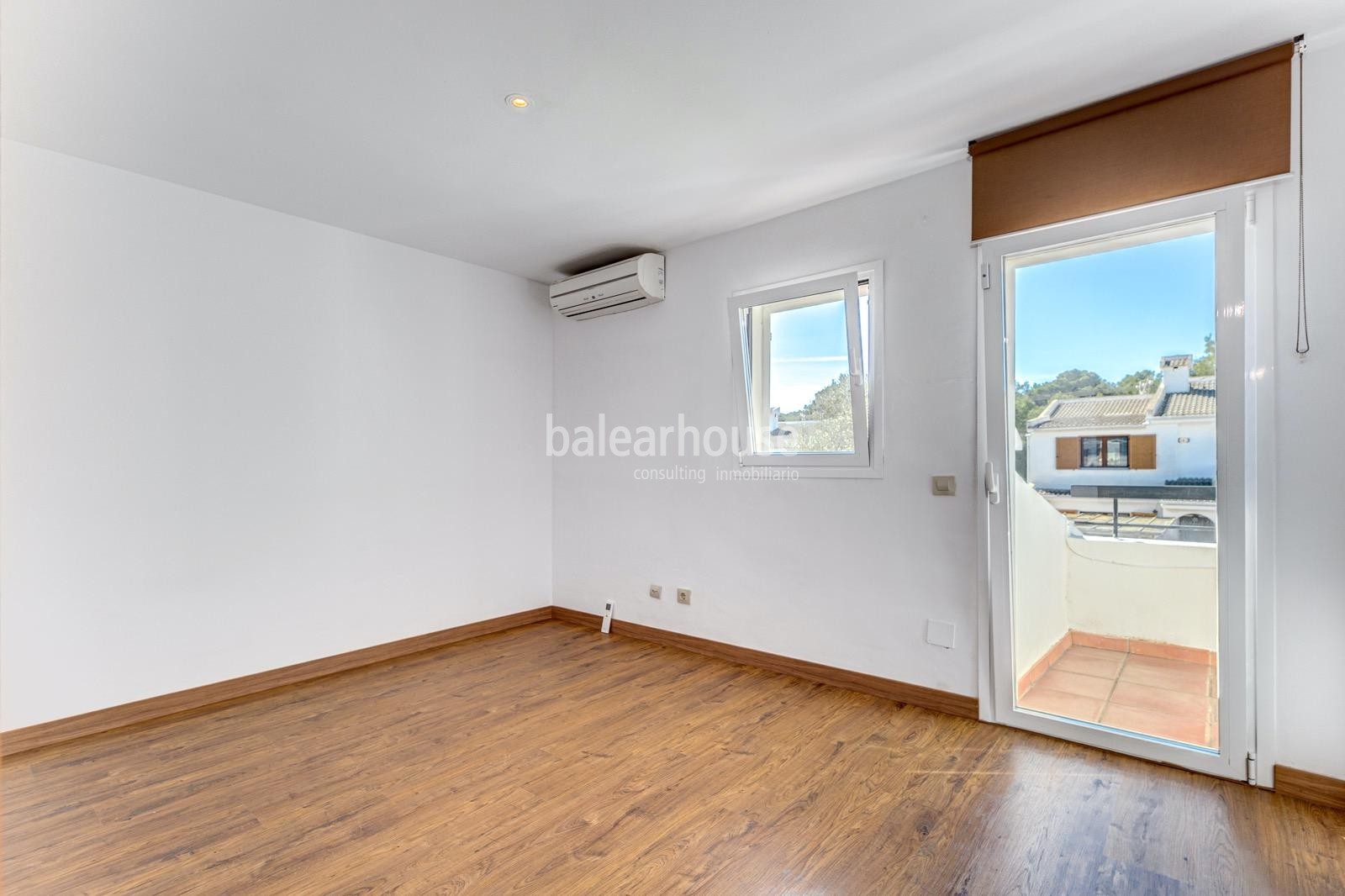 Excellent south facing house with terraces and garden in the green area of Sa Teulera in Palma.