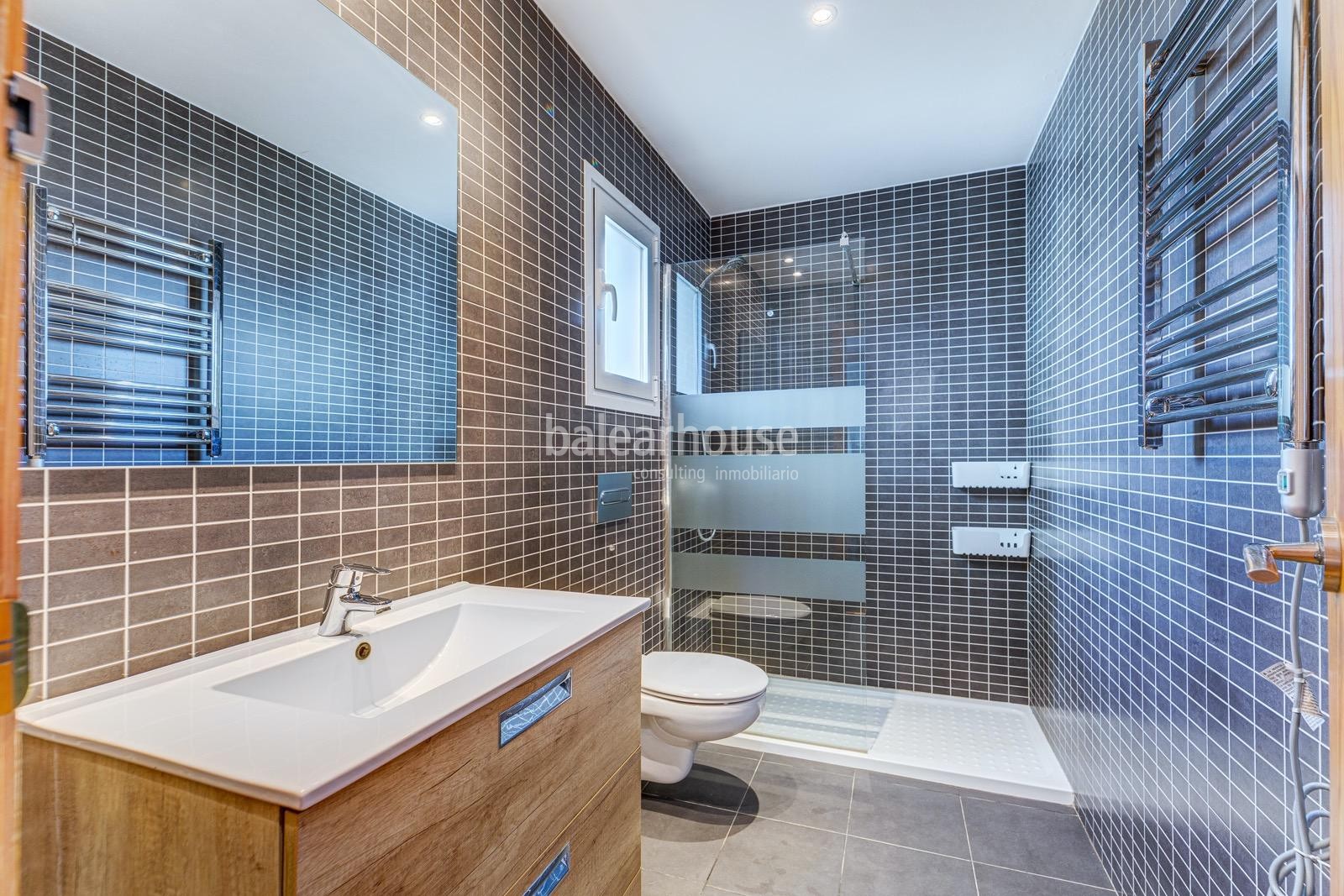 Excellent south facing house with terraces and garden in the green area of Sa Teulera in Palma.