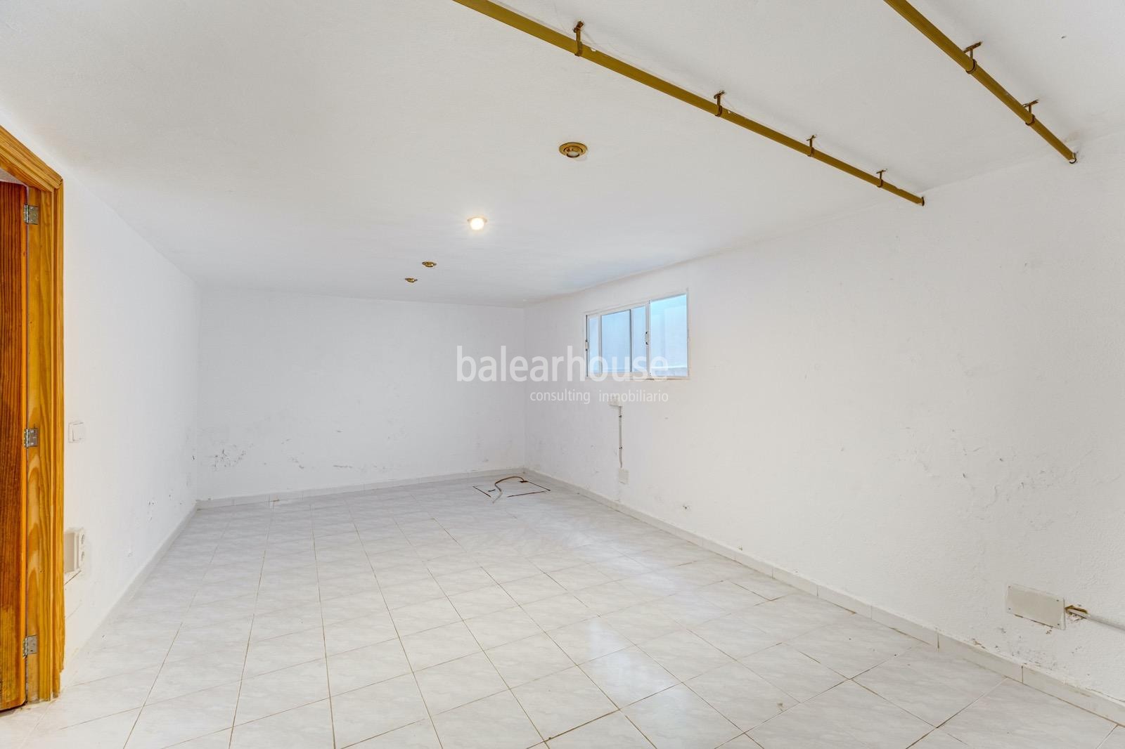 Excellent south facing house with terraces and garden in the green area of Sa Teulera in Palma.