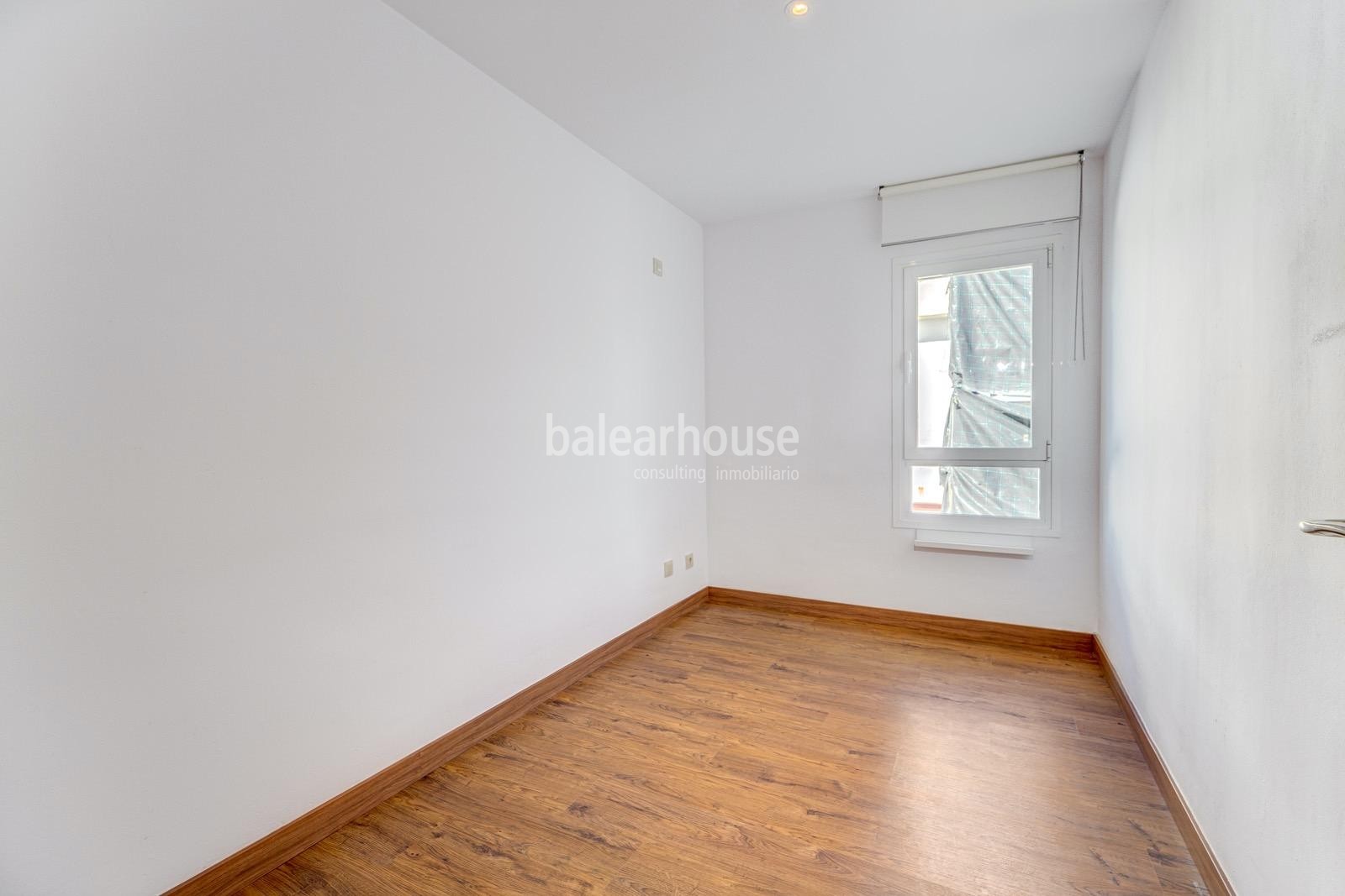 Excellent south facing house with terraces and garden in the green area of Sa Teulera in Palma.