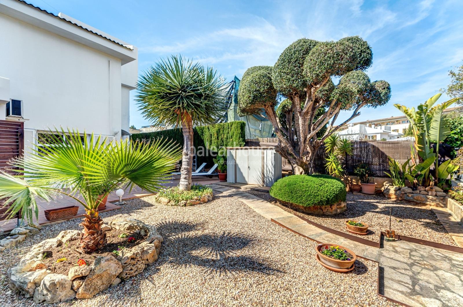 Excellent south facing house with terraces and garden in the green area of Sa Teulera in Palma.