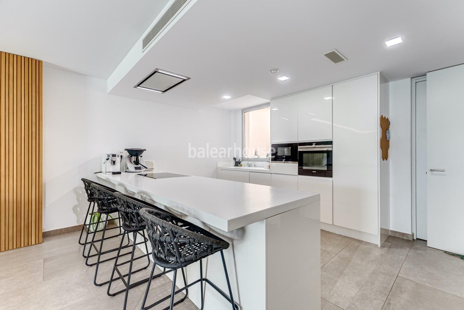 Gran planta baja frente al golf junto a Son Vida con jardín privado y excelentes calidades