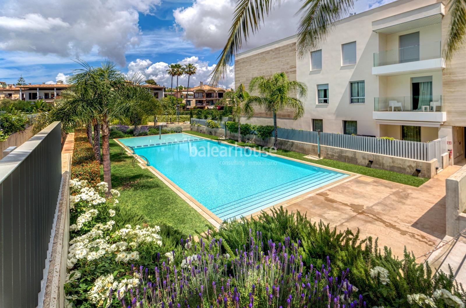 Gran planta baja frente al golf junto a Son Vida con jardín privado y excelentes calidades