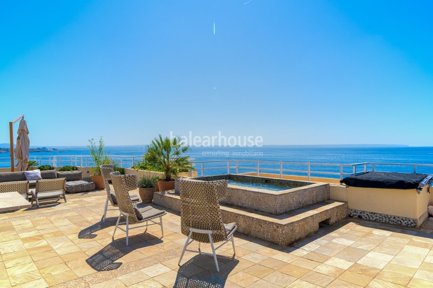 Spectacular penthouse with terrace and pool in Illetas with stunning sea views