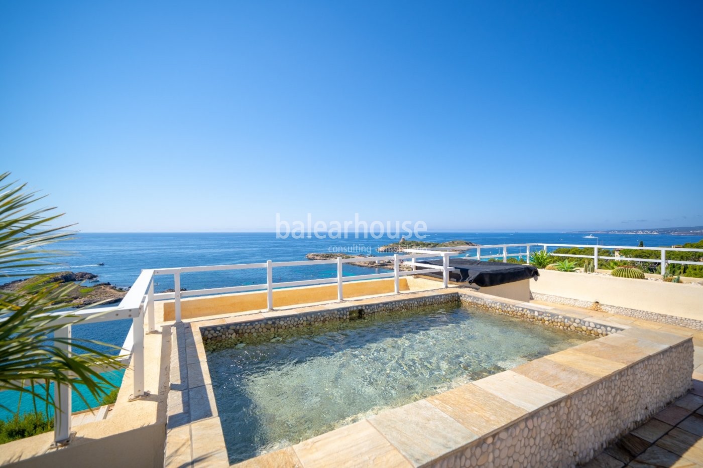Spectacular penthouse with terrace and pool in Illetas with stunning sea views