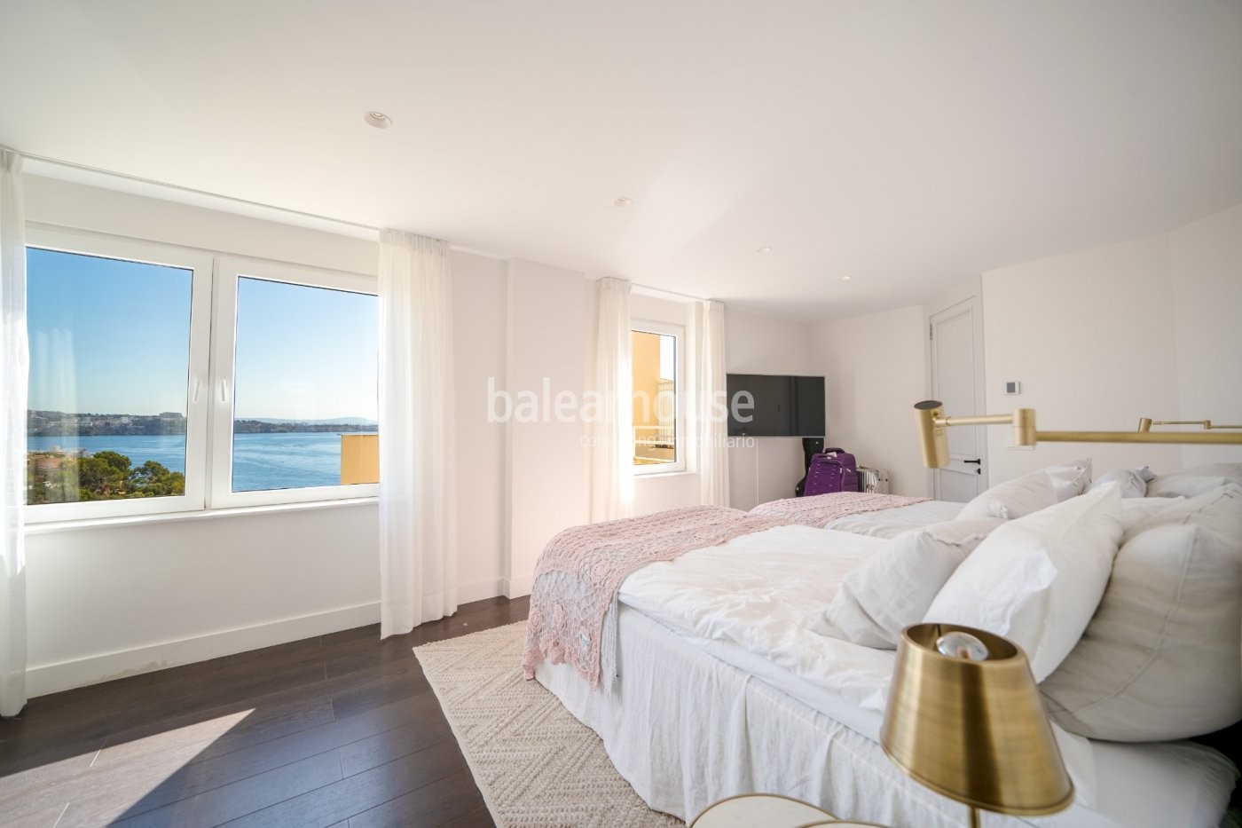Spectacular penthouse with terrace and pool in Illetas with stunning sea views
