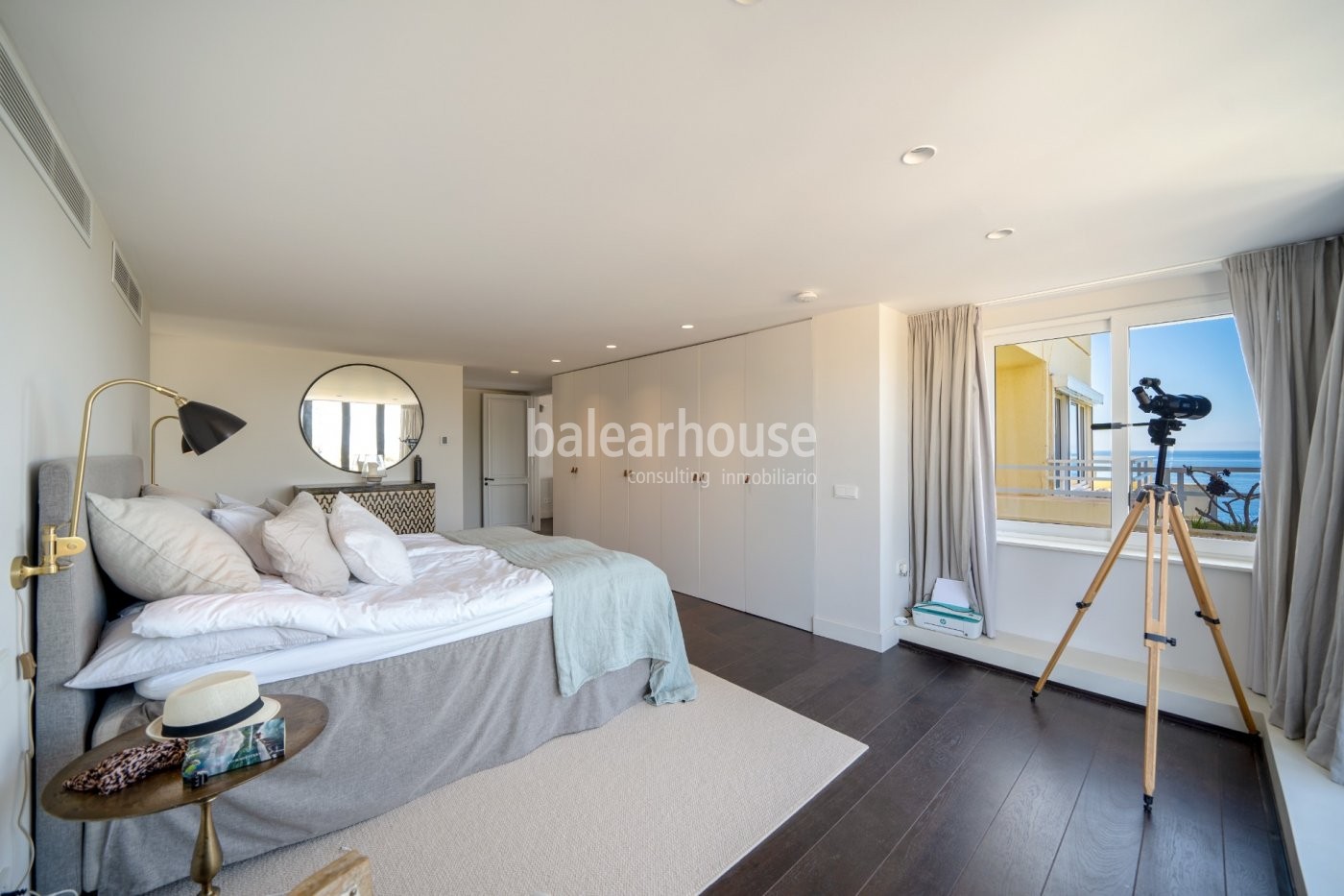Spectacular penthouse with terrace and pool in Illetas with stunning sea views