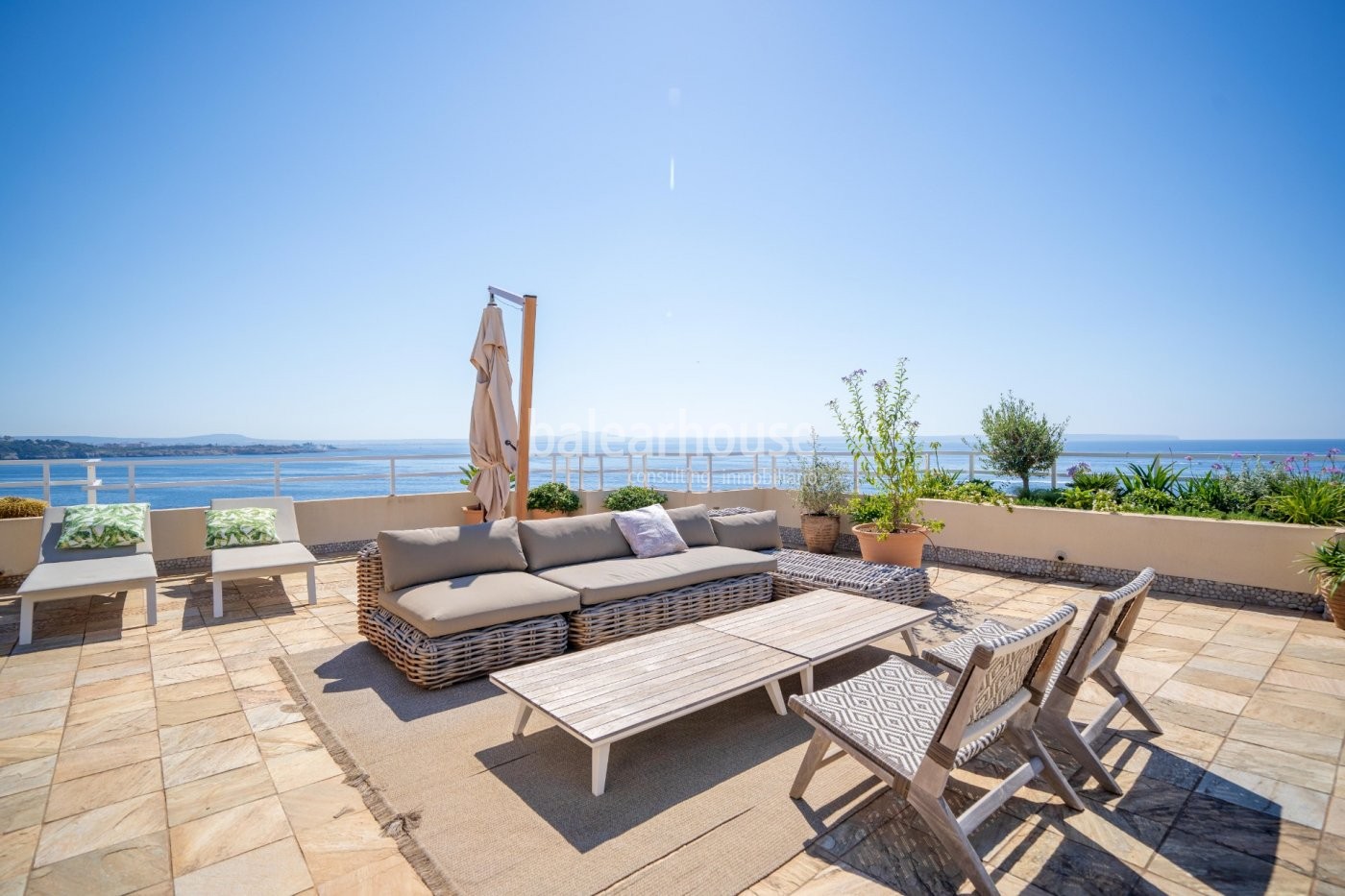 Spectacular penthouse with terrace and pool in Illetas with stunning sea views