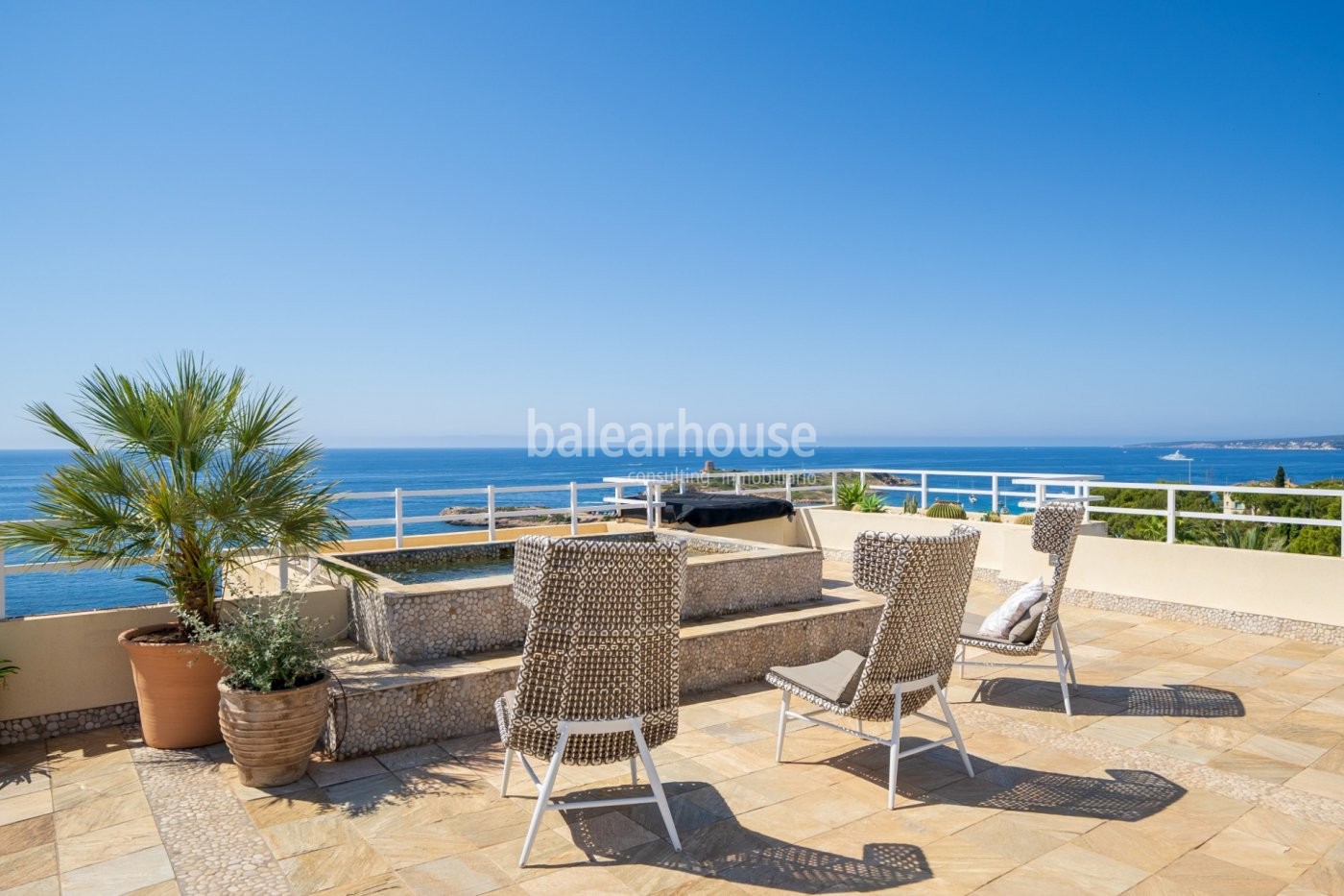 Spectacular penthouse with terrace and pool in Illetas with stunning sea views