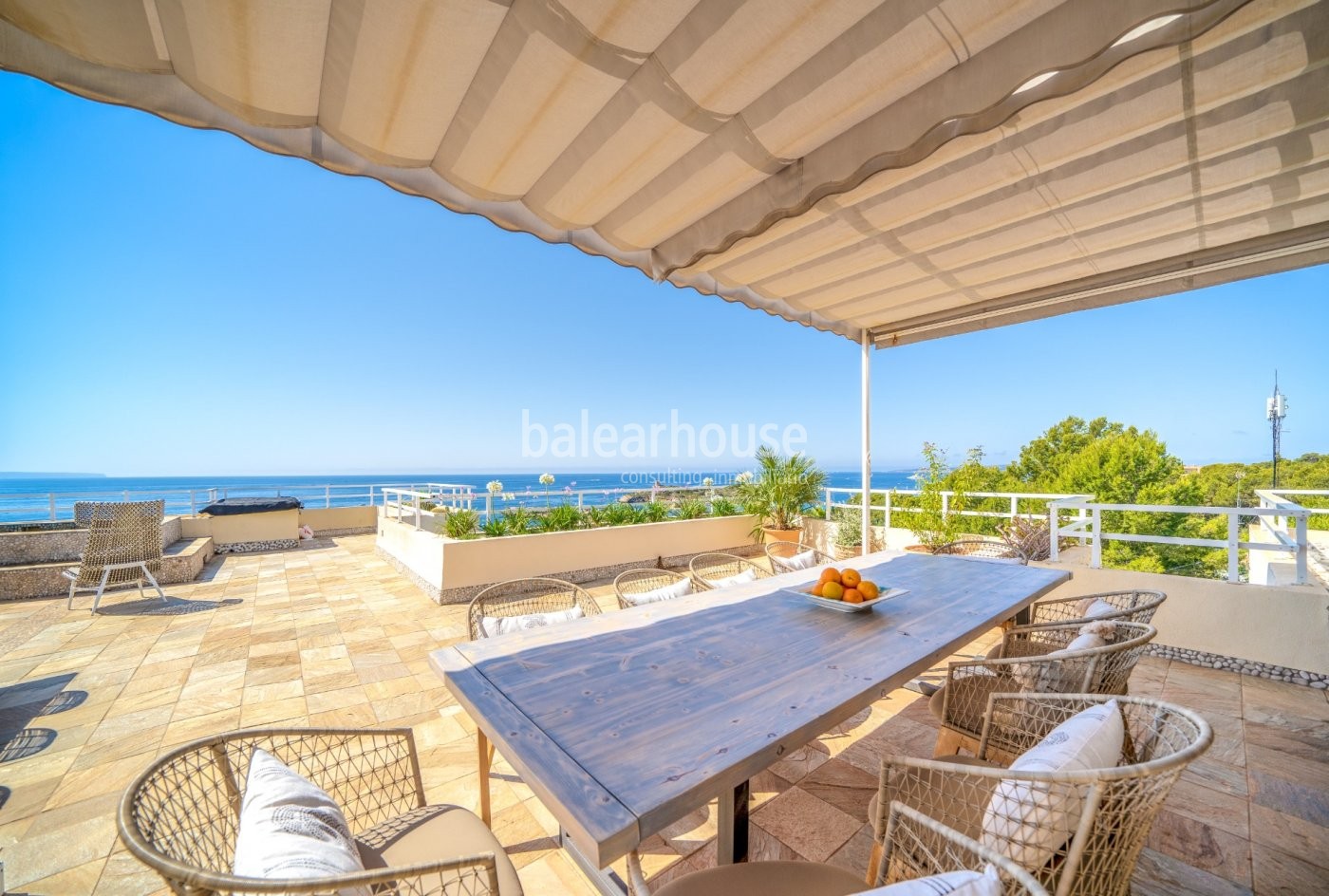 Spectacular penthouse with terrace and pool in Illetas with stunning sea views
