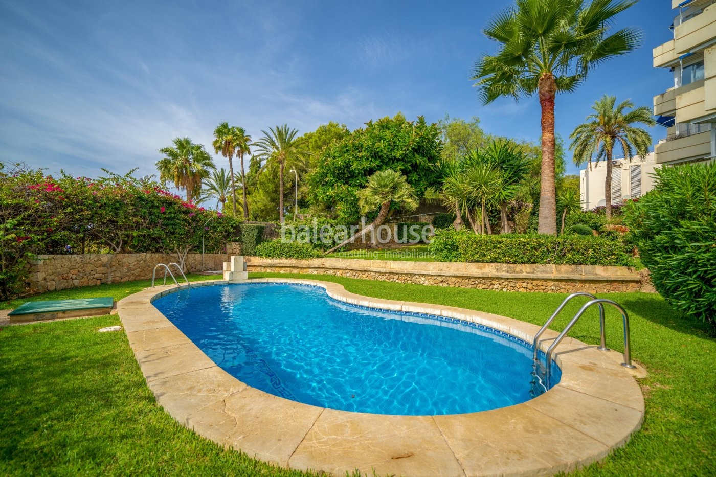 Spectacular penthouse with terrace and pool in Illetas with stunning sea views