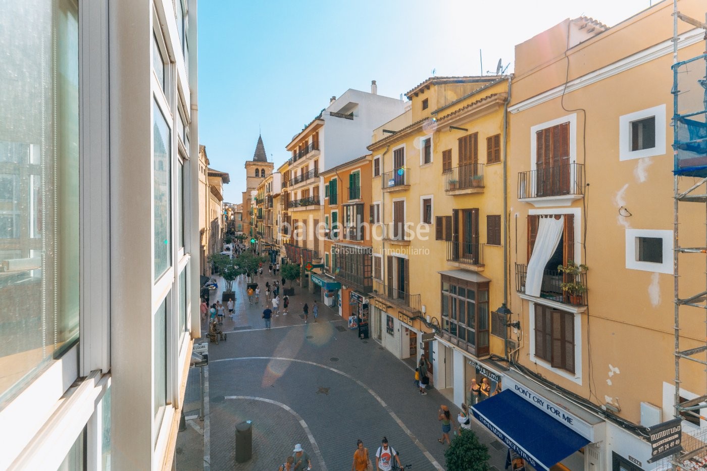 Excelente y luminoso piso de grandes espacios con bonitas vistas en el centro histórico de Palma