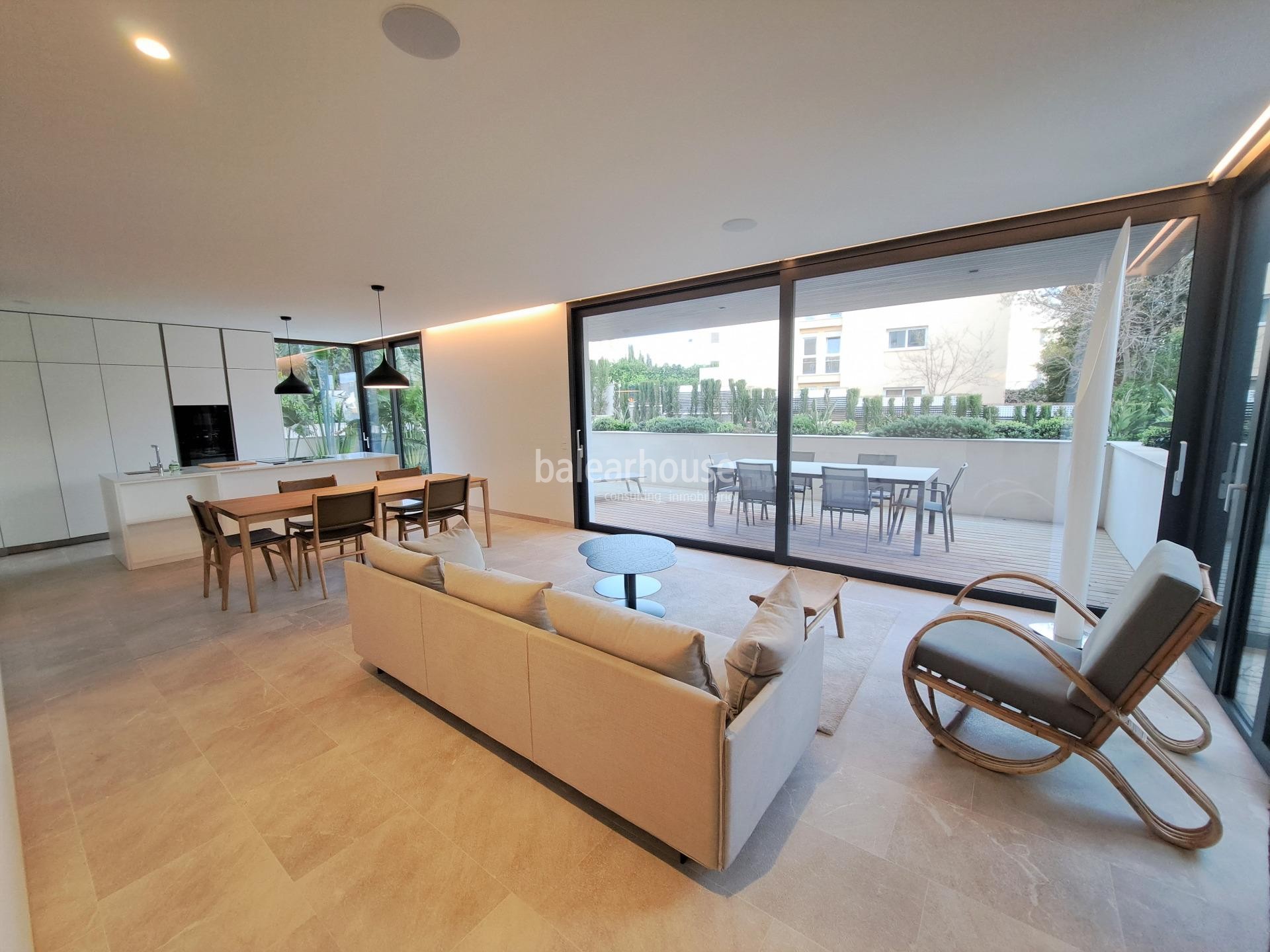 Modern newly built ground floor apartment in Palma with large outdoor garden and terraces