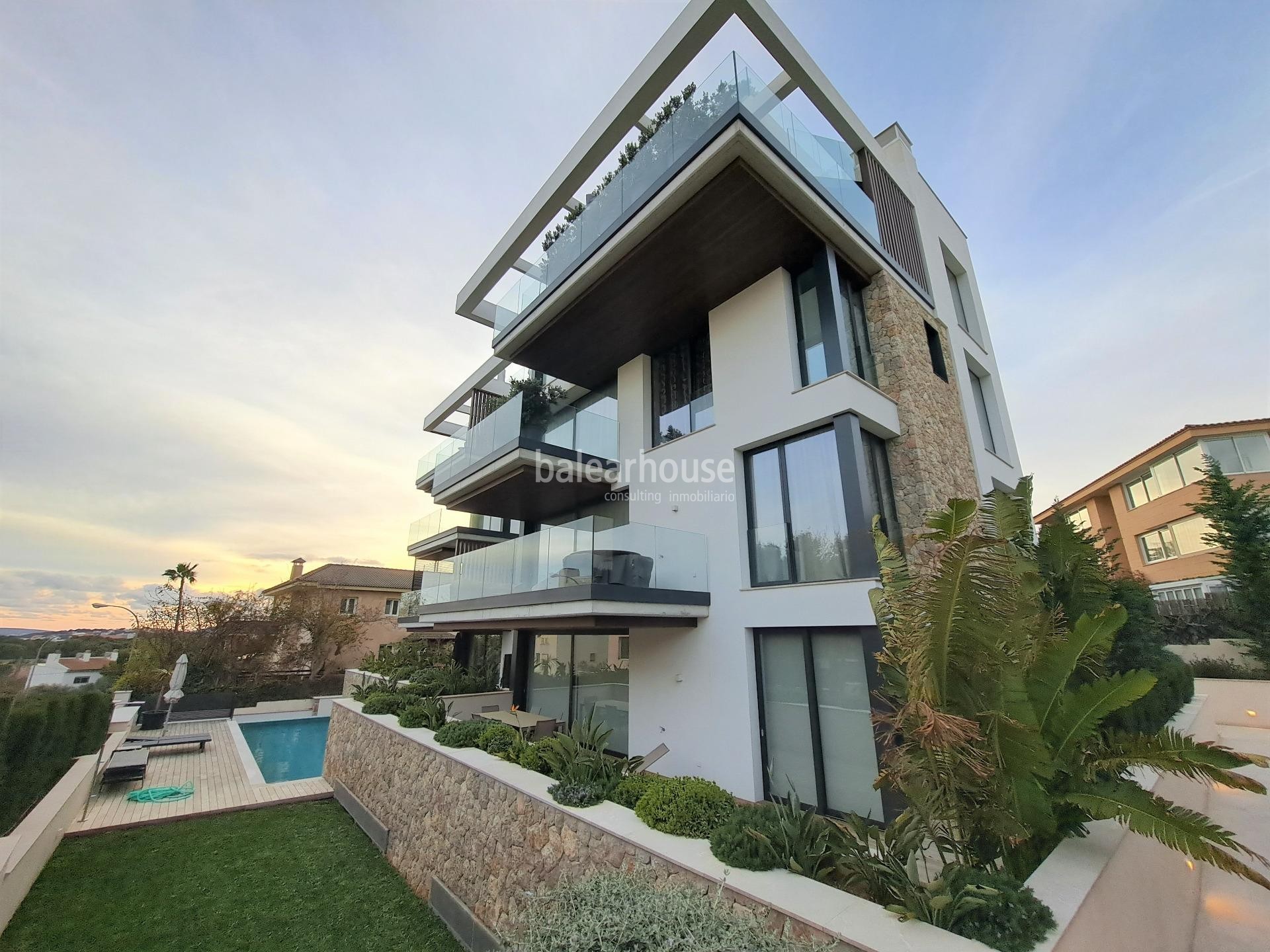 Moderna planta baja de obra nueva en Palma unión de confort y amplios exteriores de jardín y terraza
