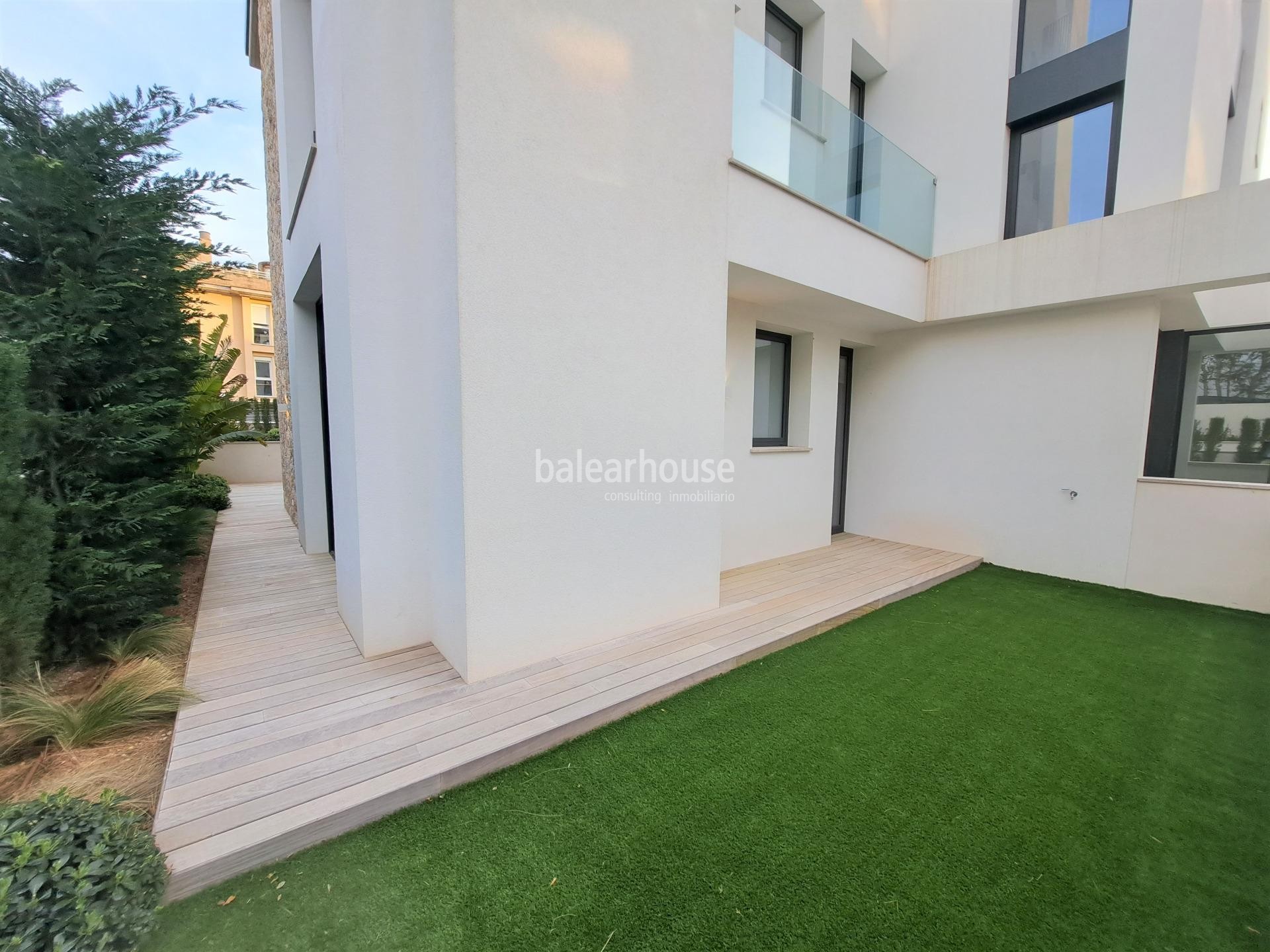 Moderna planta baja de obra nueva en Palma unión de confort y amplios exteriores de jardín y terraza