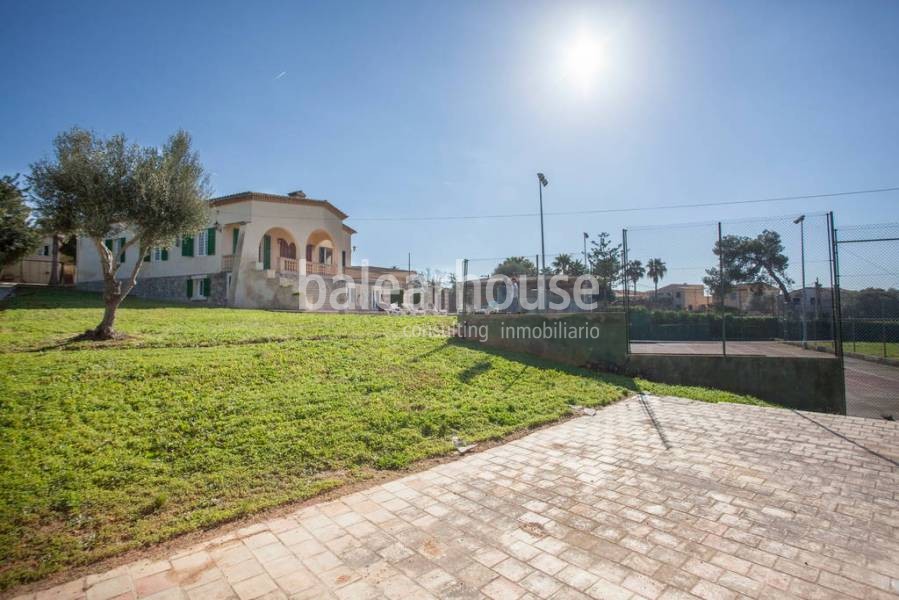 Mediterranean villa full of light with outdoor garden, pool and bay views