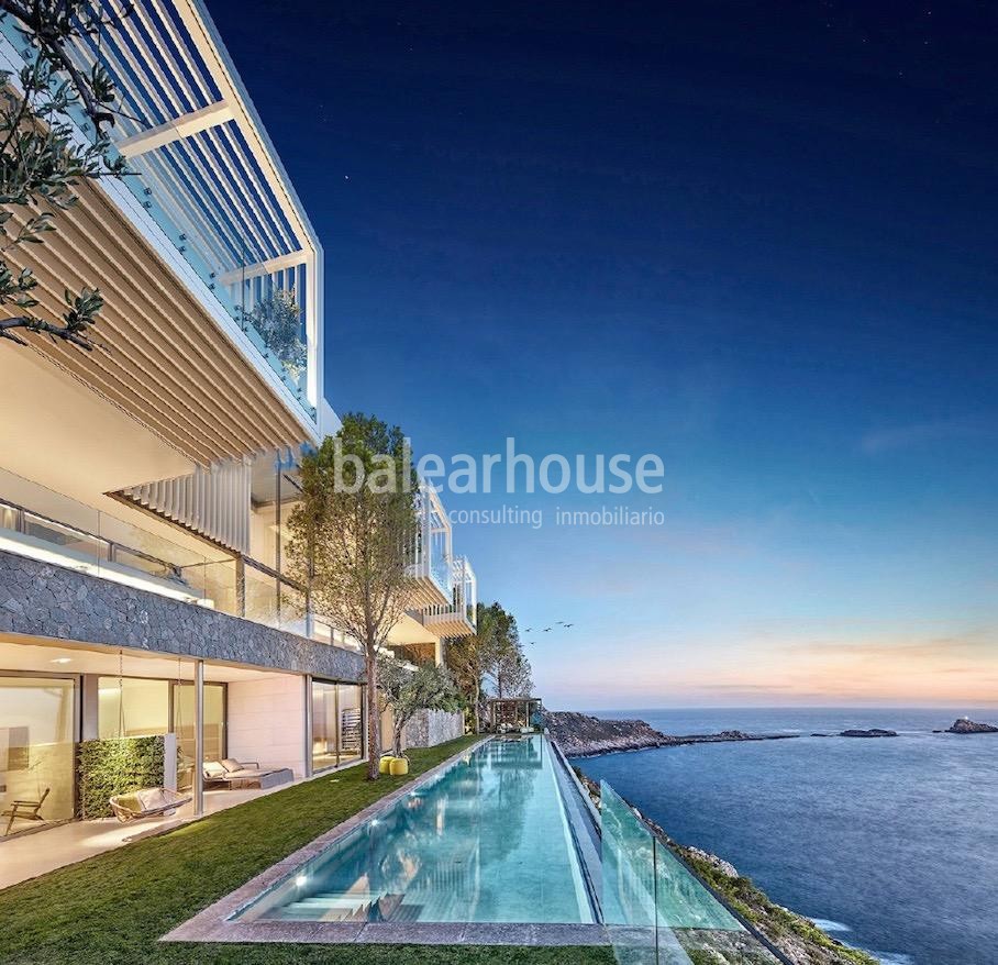 EXCLUSIVA. Espectacular villa frente al mar en Port Adriano; lujo y diseño en su máximo nivel.