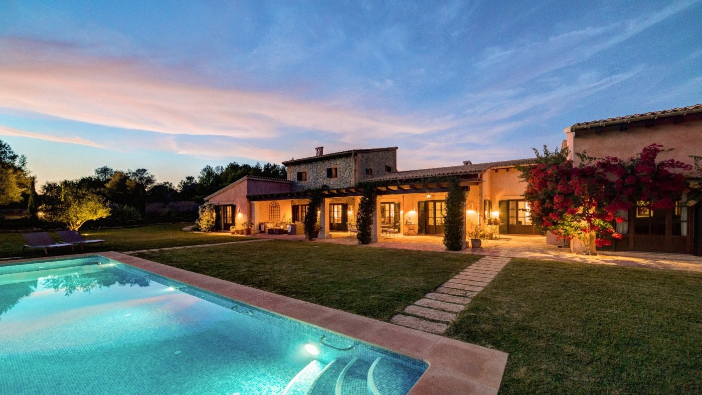 Preciosa finca con establos para caballos y maravillosas vistas en Calviá