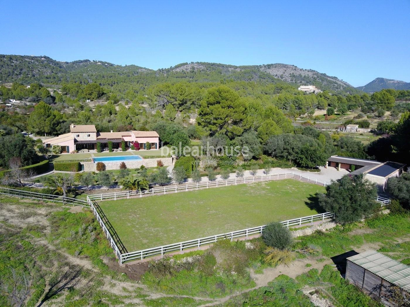 Preciosa finca con establos para caballos y maravillosas vistas en Calviá