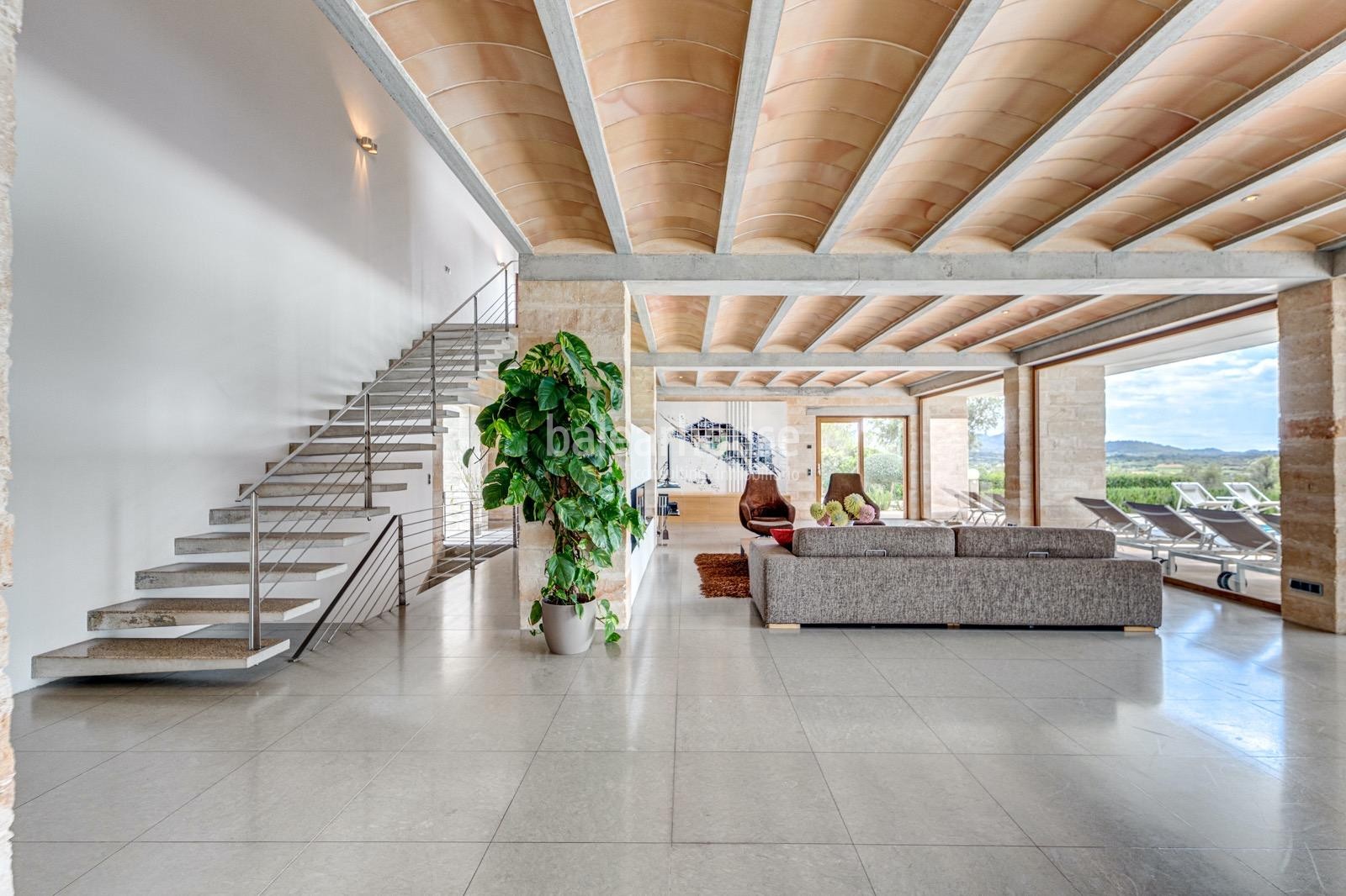 Excellent large modern finca with unobstructed views over the green countryside.