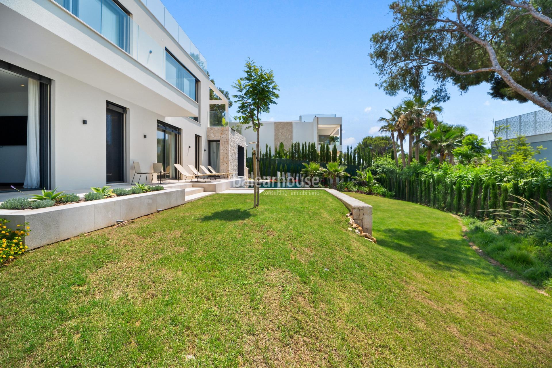 Neu gebaute Villa mit Meerblick in exklusiver Wohngegend Nova Santa Ponsa