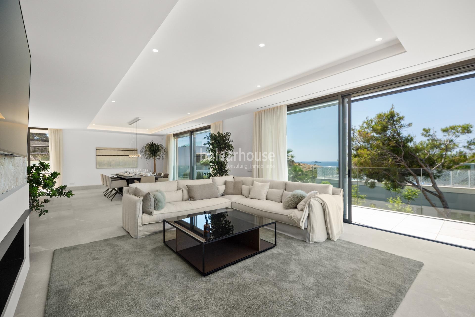 Bright new villa in modern design with excellent sea views in exclusive area of Santa Ponsa