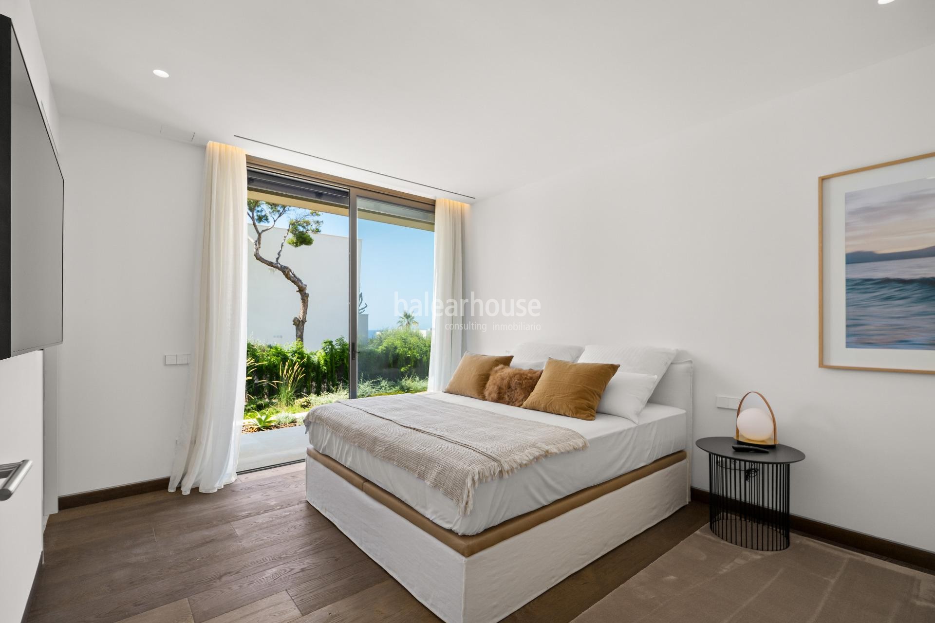 Bright new villa in modern design with excellent sea views in exclusive area of Santa Ponsa