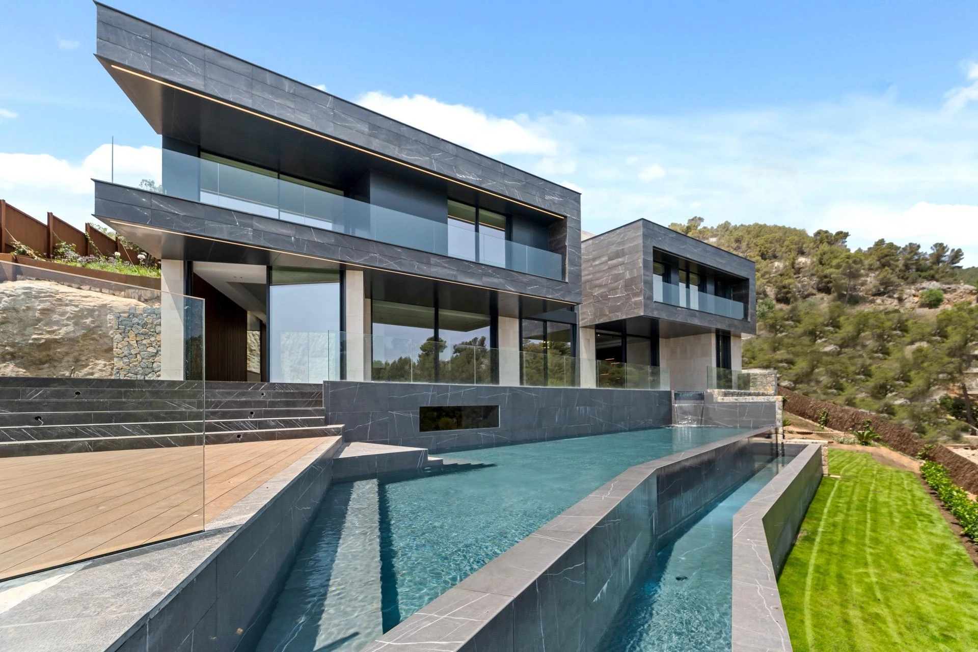 Design and spectacular city views come together in this newly built villa in Son Vida.