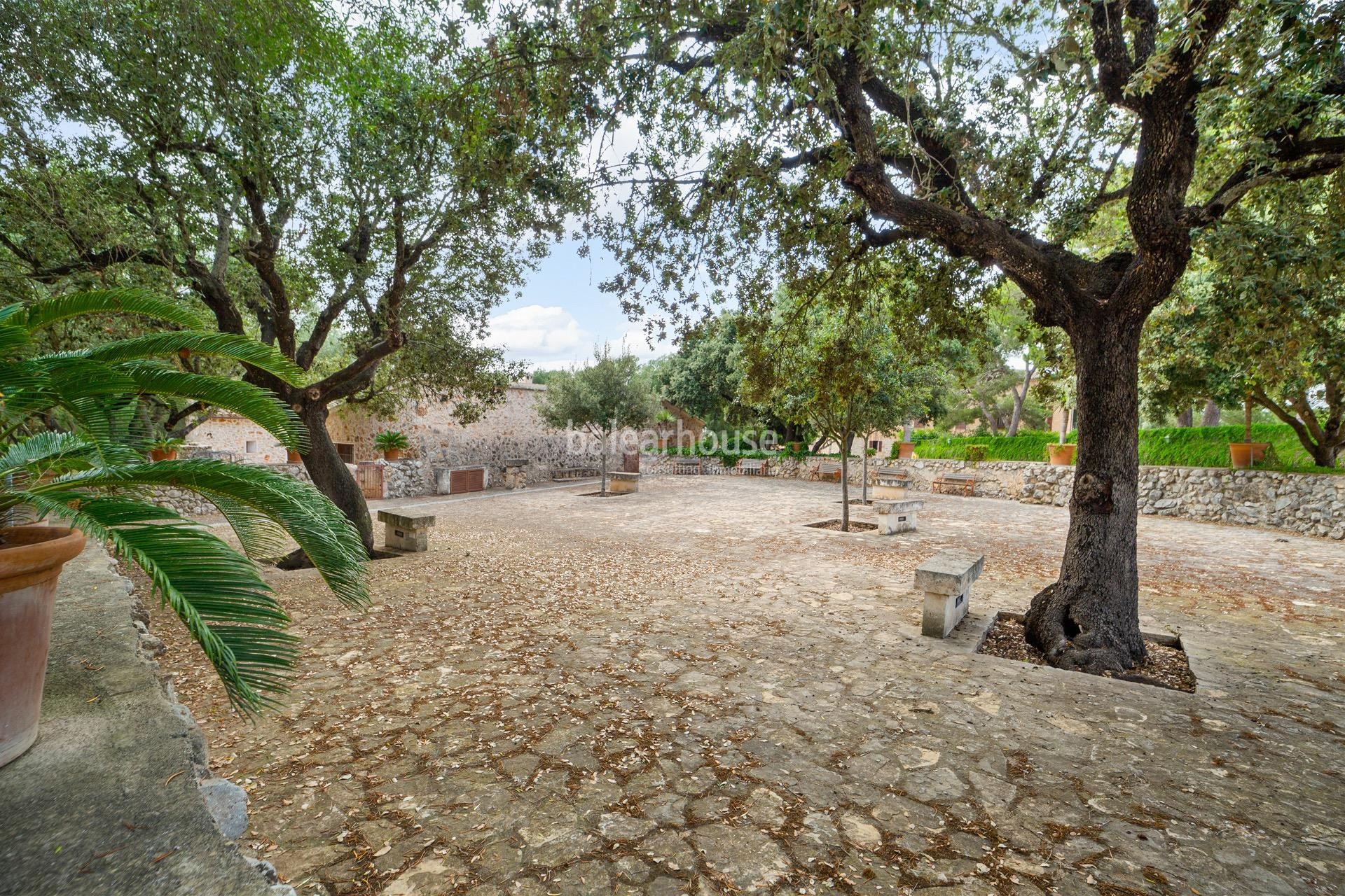 Extensa propiedad con gran finca, villa independiente y casa con alojamientos en un paraíso natural