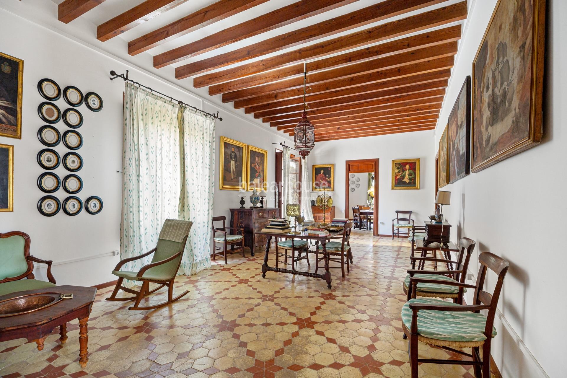 Extensive property with finca, detached villa and house with accommodation in a natural paradise