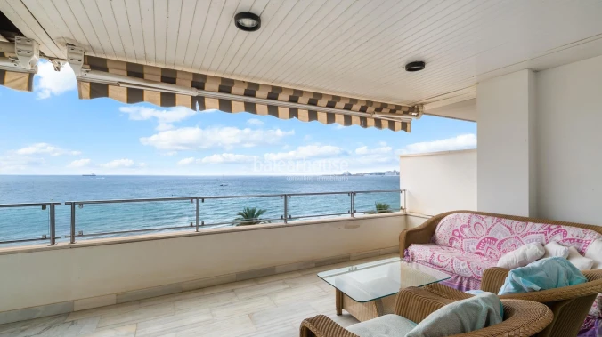 Ausgezeichnete Strandwohnung in erster Linie in Portixol mit herrlichem Meerblick.