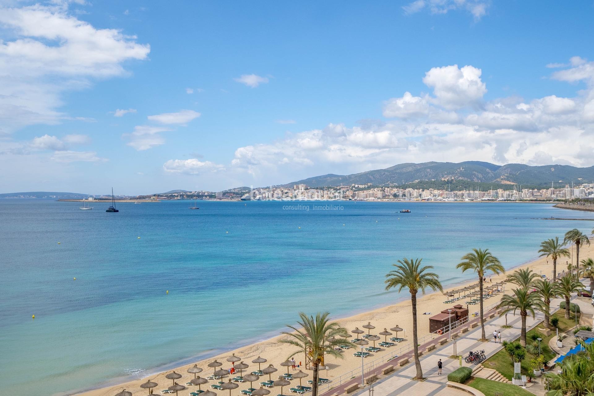 Excellent first line beach flat in Portixol with stunning sea views.