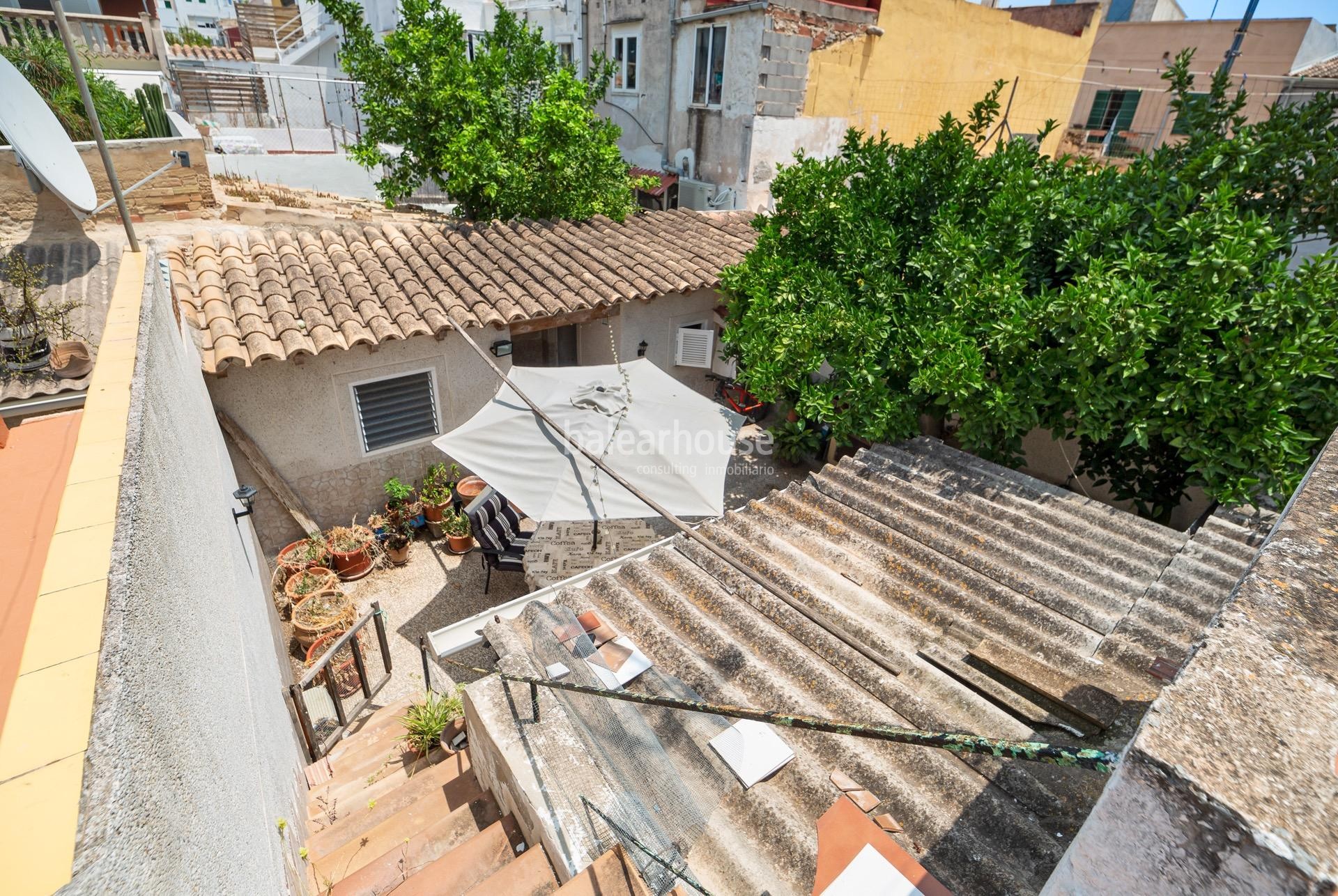 House in the centre of Palma next to the Pueblo Español with terrace and solarium