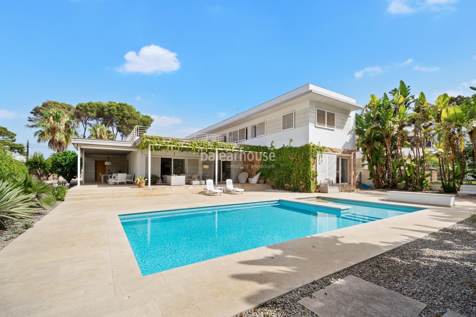 Ausgezeichnete moderne Villa mit Terrassen und großem Schwimmbad in der Nähe des Strandes von Palma