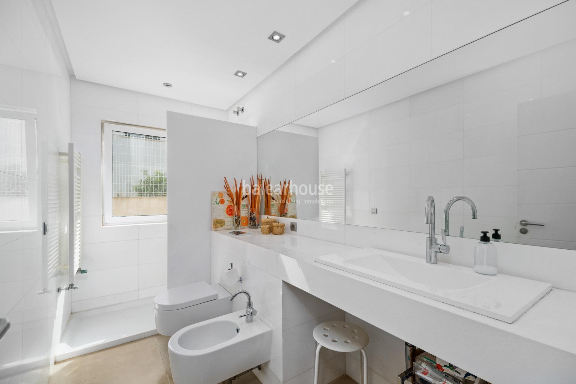 Excellent modern villa with terraces and large swimming pool close to the beach of Palma