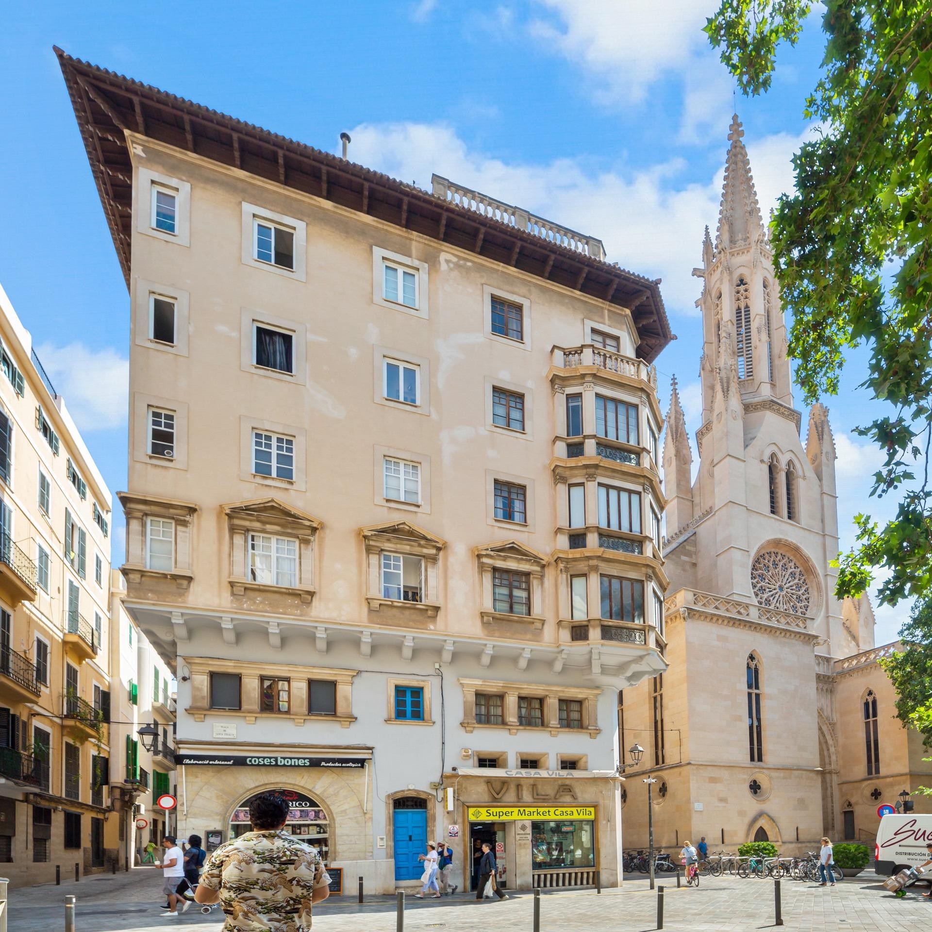 Excellent building for sale in the historic centre of Palma with fabulous views over the whole city