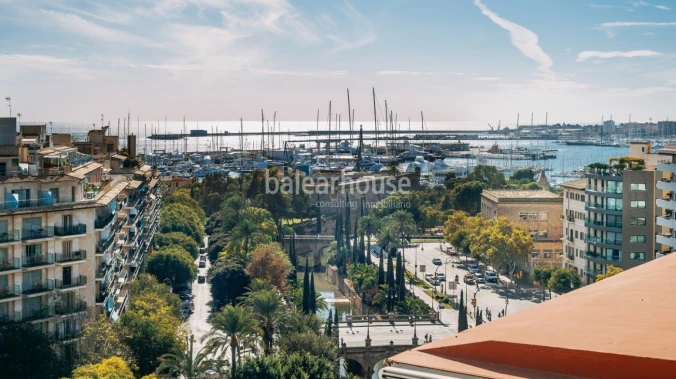 Spectacular designer penthouse in the centre of Palma with large terraces and beautiful views.